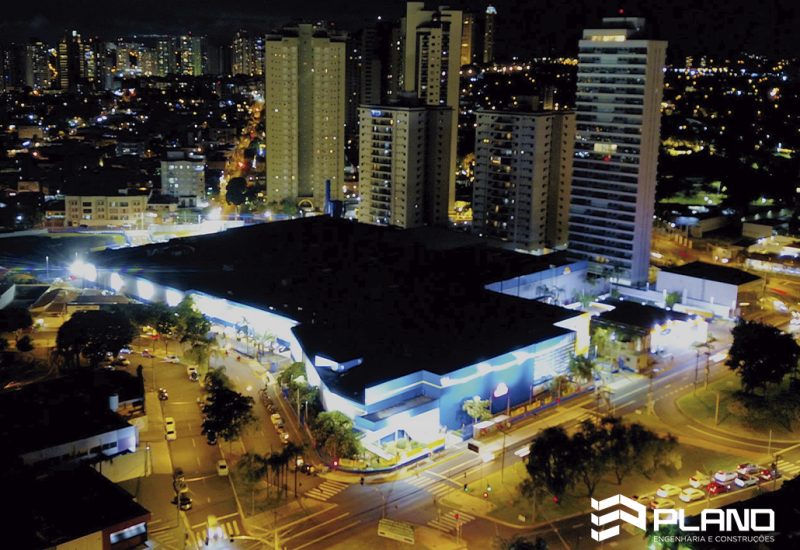 Assaí Ribeirão Preto (Vargas) - Foto noturna - Plano Engenharia e Construção
